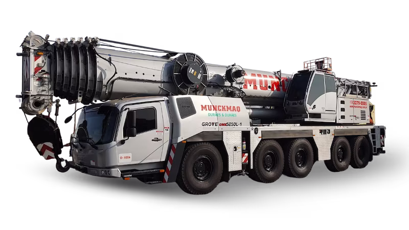 Guindaste Grove GMK5250L de 250 toneladas operando em Catalão GO - locação MunckMAQ